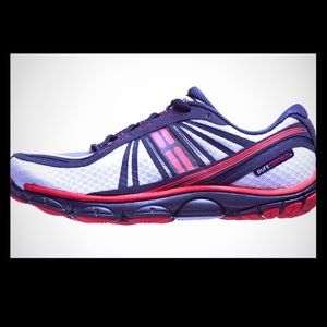 NWOT Brooks Pure Connect